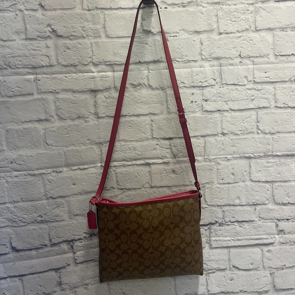 Coach Leather Purse- Signature Logo - Picture 2 of 4